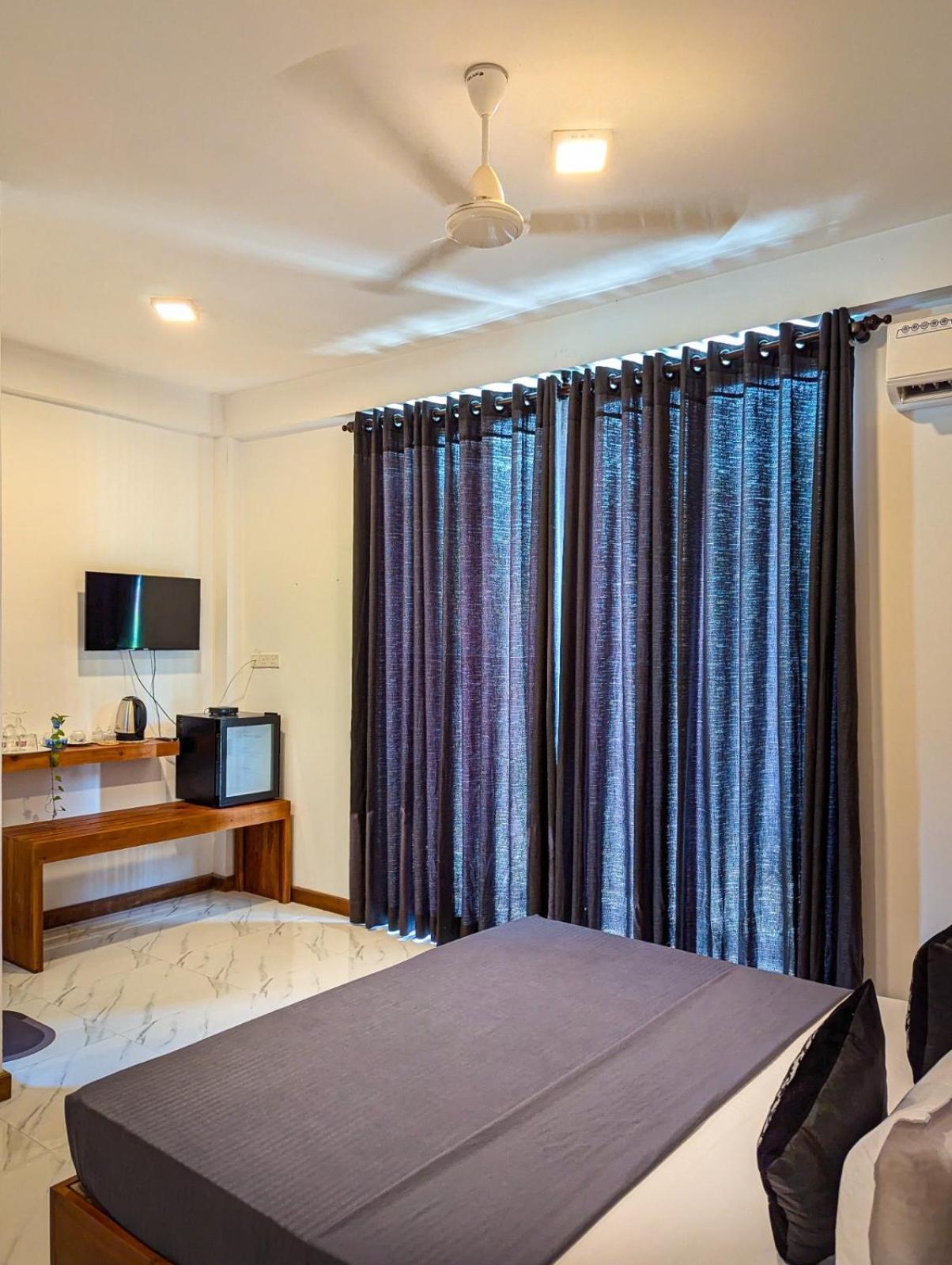 Airport Hotel By Cmb Apartments Negombo Luaran gambar