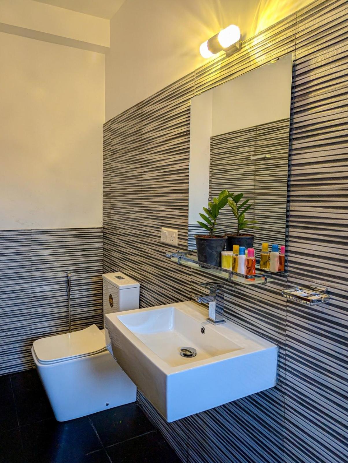Airport Hotel By Cmb Apartments Negombo Luaran gambar