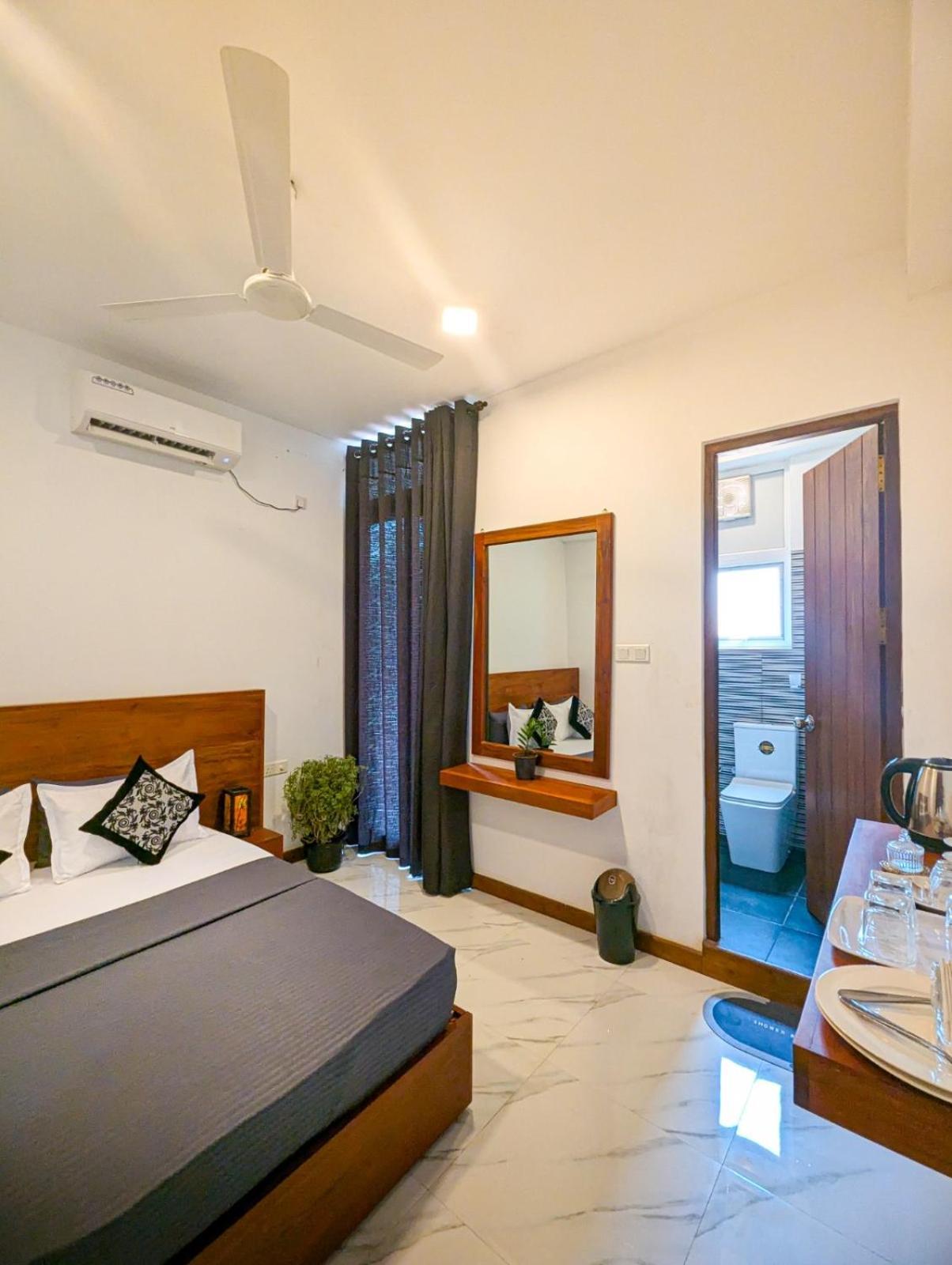 Airport Hotel By Cmb Apartments Negombo Luaran gambar