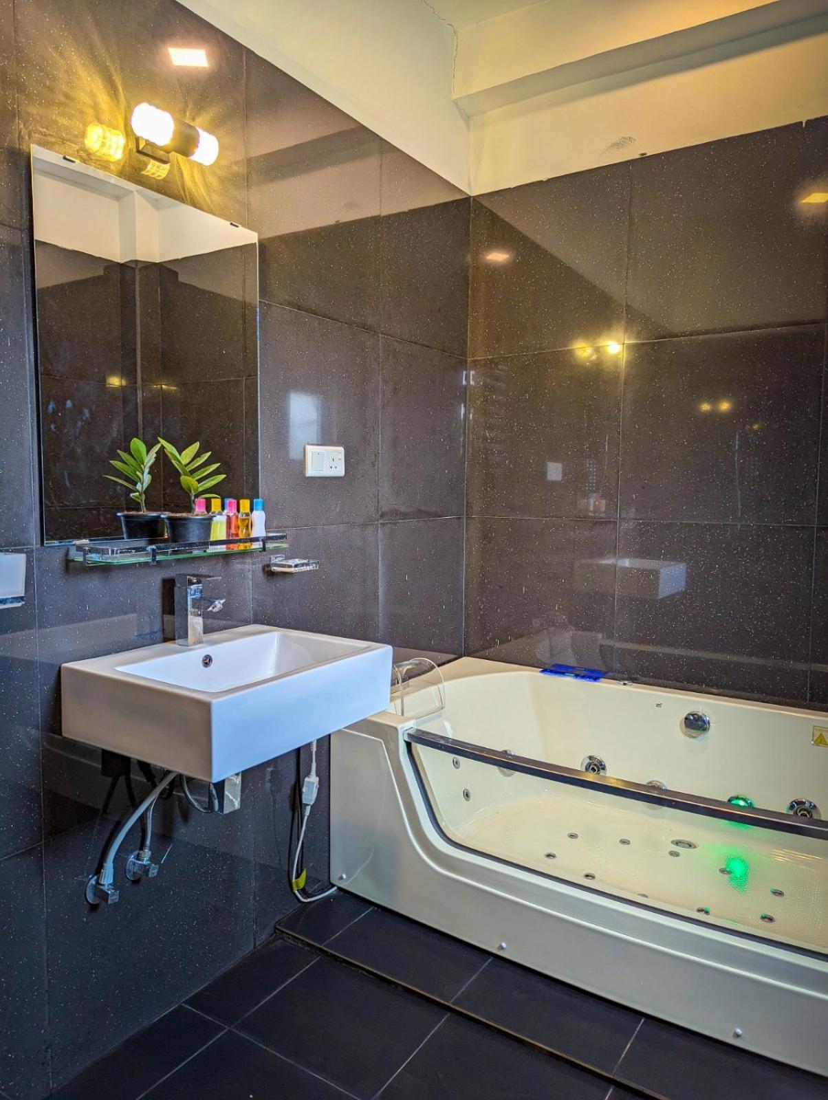 Airport Hotel By Cmb Apartments Negombo Luaran gambar
